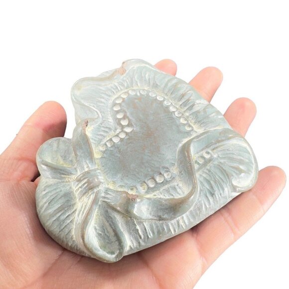 Isabel Bloom Heart Paperweight Figurine W Wooden Stand Heart With A Bow Vintage - Picture 14 of 14